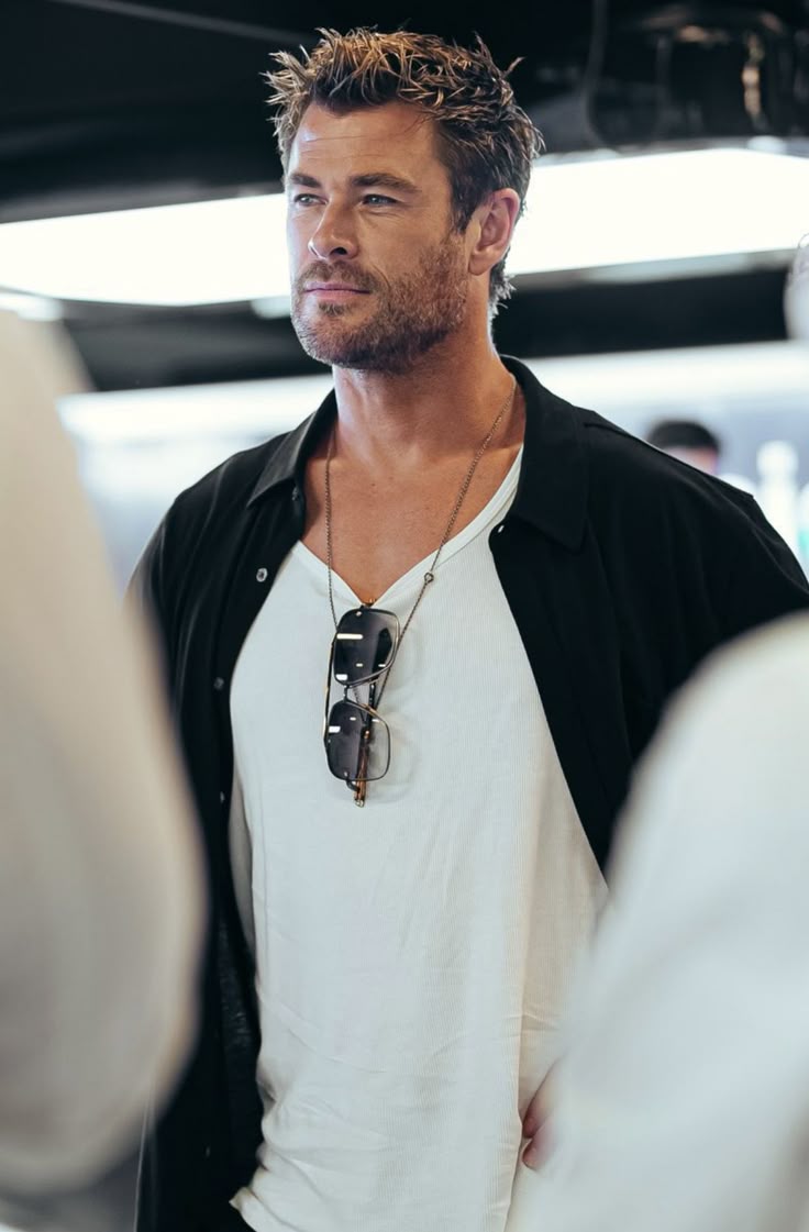 Christopher Hemsworth photo