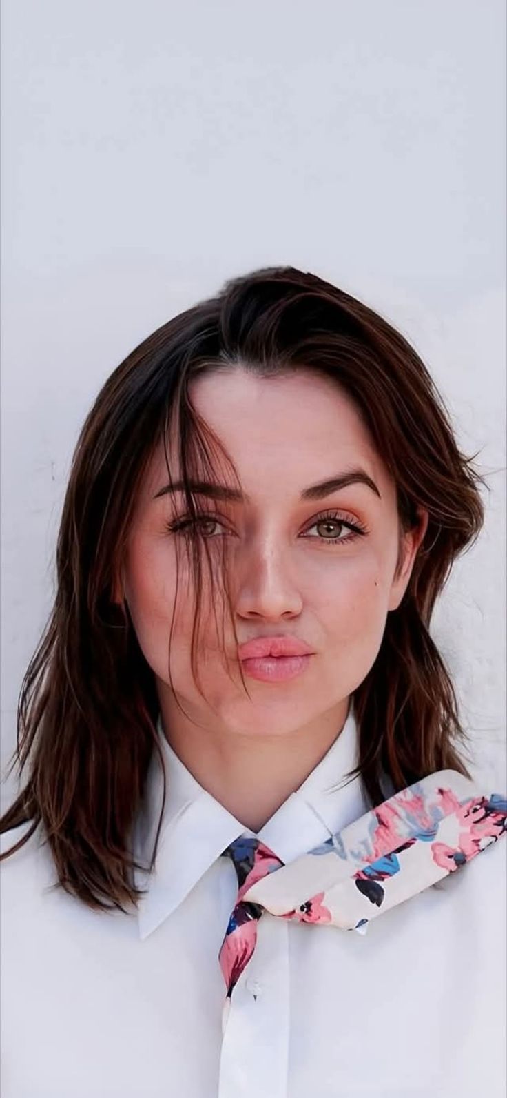 آنا د آرماس چه کسی هست 