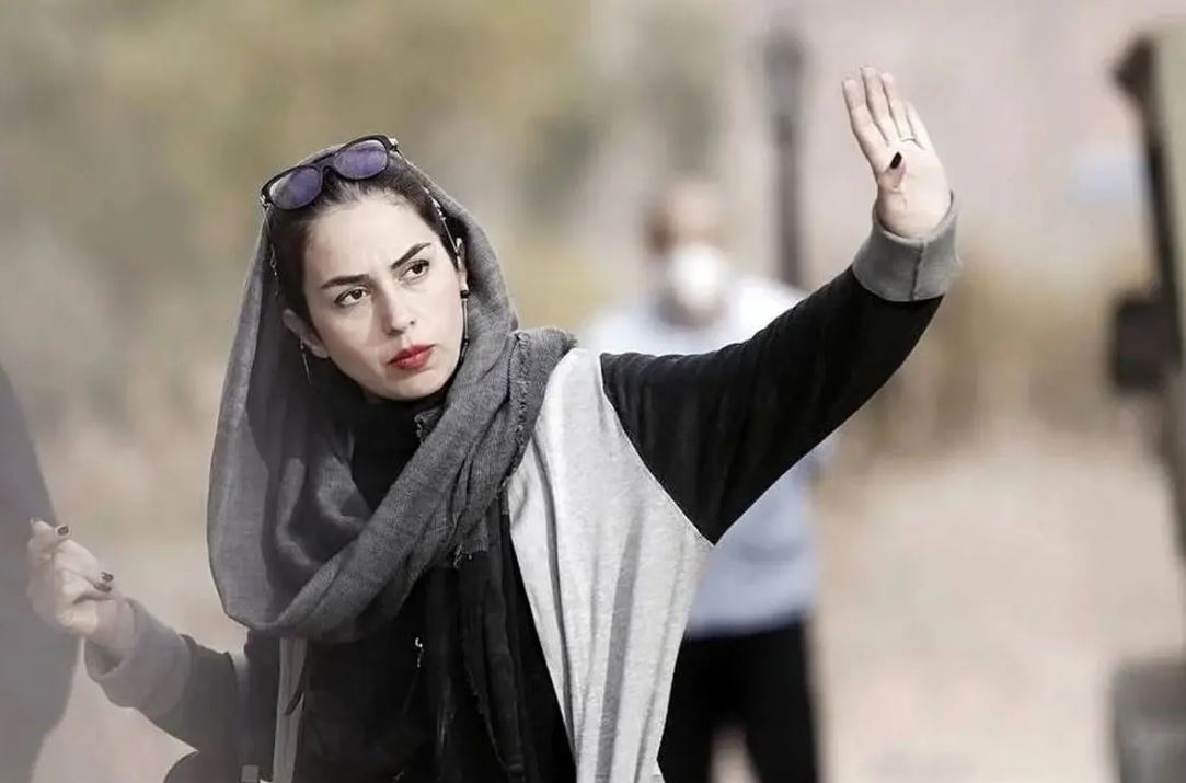 تینا پاکروان / 303 بیوگرافی تینا پاکروان