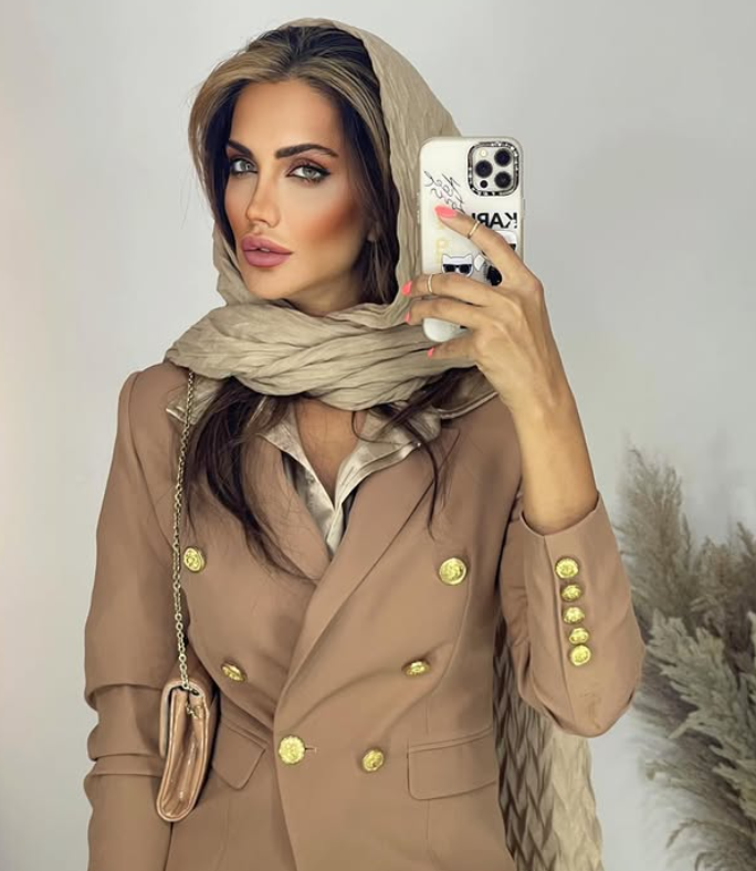 صبا تاجیک مدل