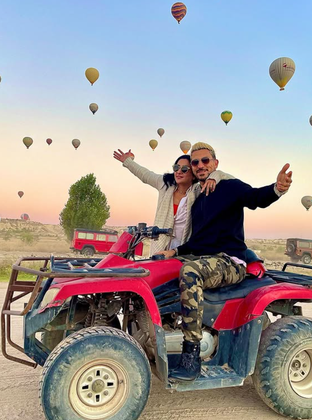 کامیار و زنش