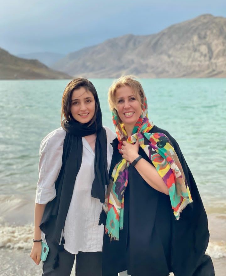 سها نیاستی و مادرش