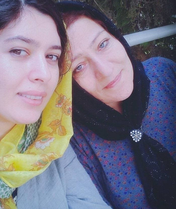 ژیلا شاهی با مادرش