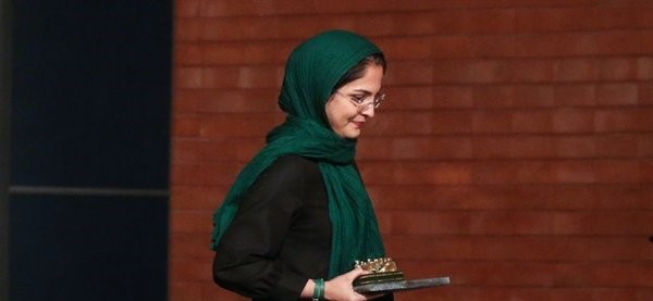 عکس مونا هوبه‌فکر برای کامپیوتر