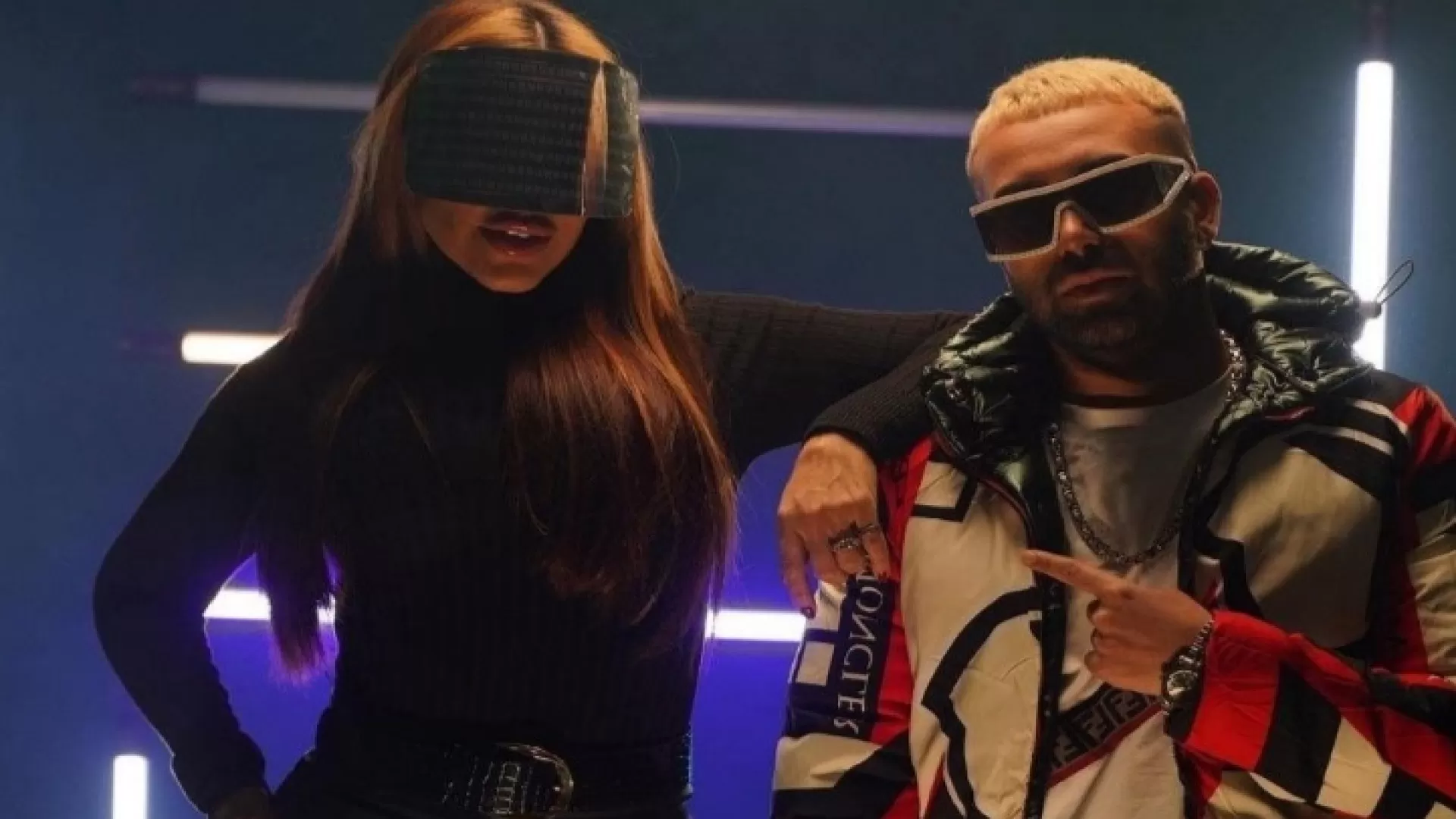 همکاری گروه اکس بند با رادیو جوان همکاری گروه اکس بند با رادیو جوان