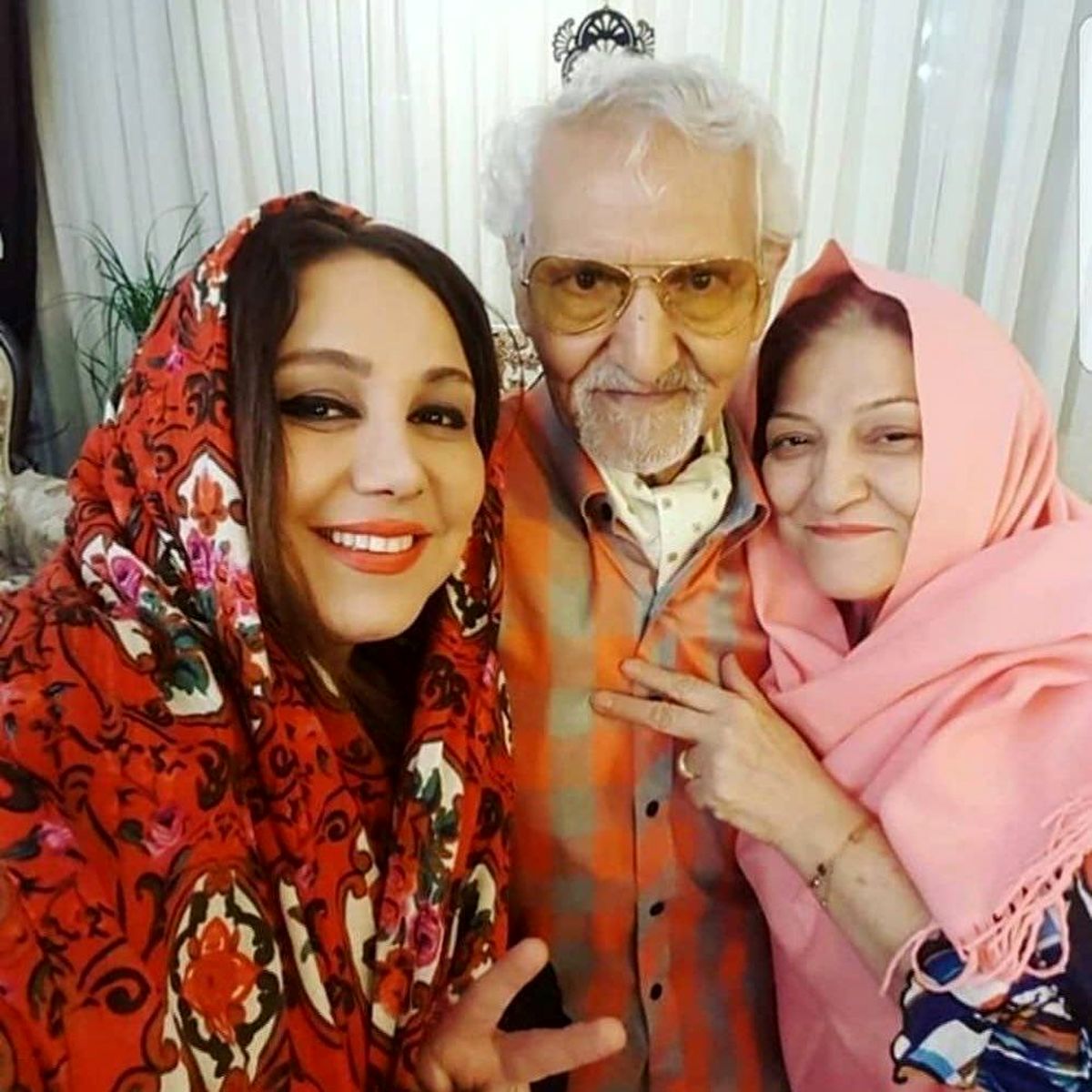 عکس پدر و مادر بهنوش بختیاری