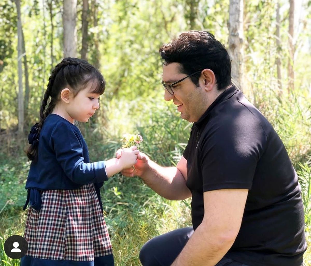 عکس محمدرضا احمدی و دخترش