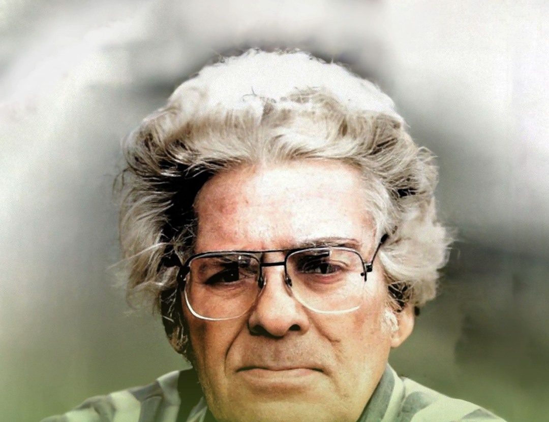 عکس احمد شاملو برای کامپیوتر