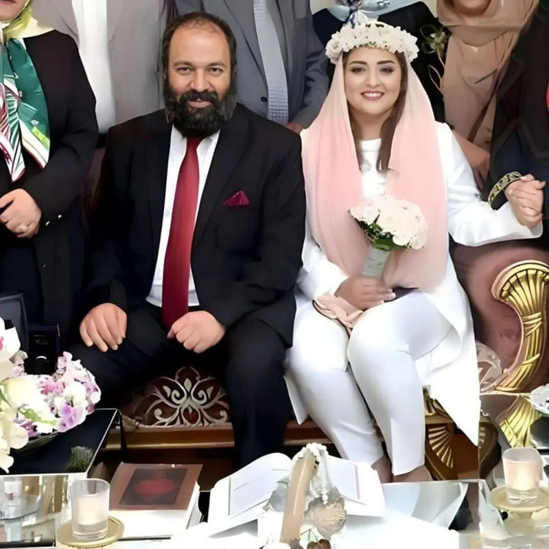 عکس عروسی نرگس محمدی با علی اوجی عکس عروسی نرگس محمدی با علی اوجی